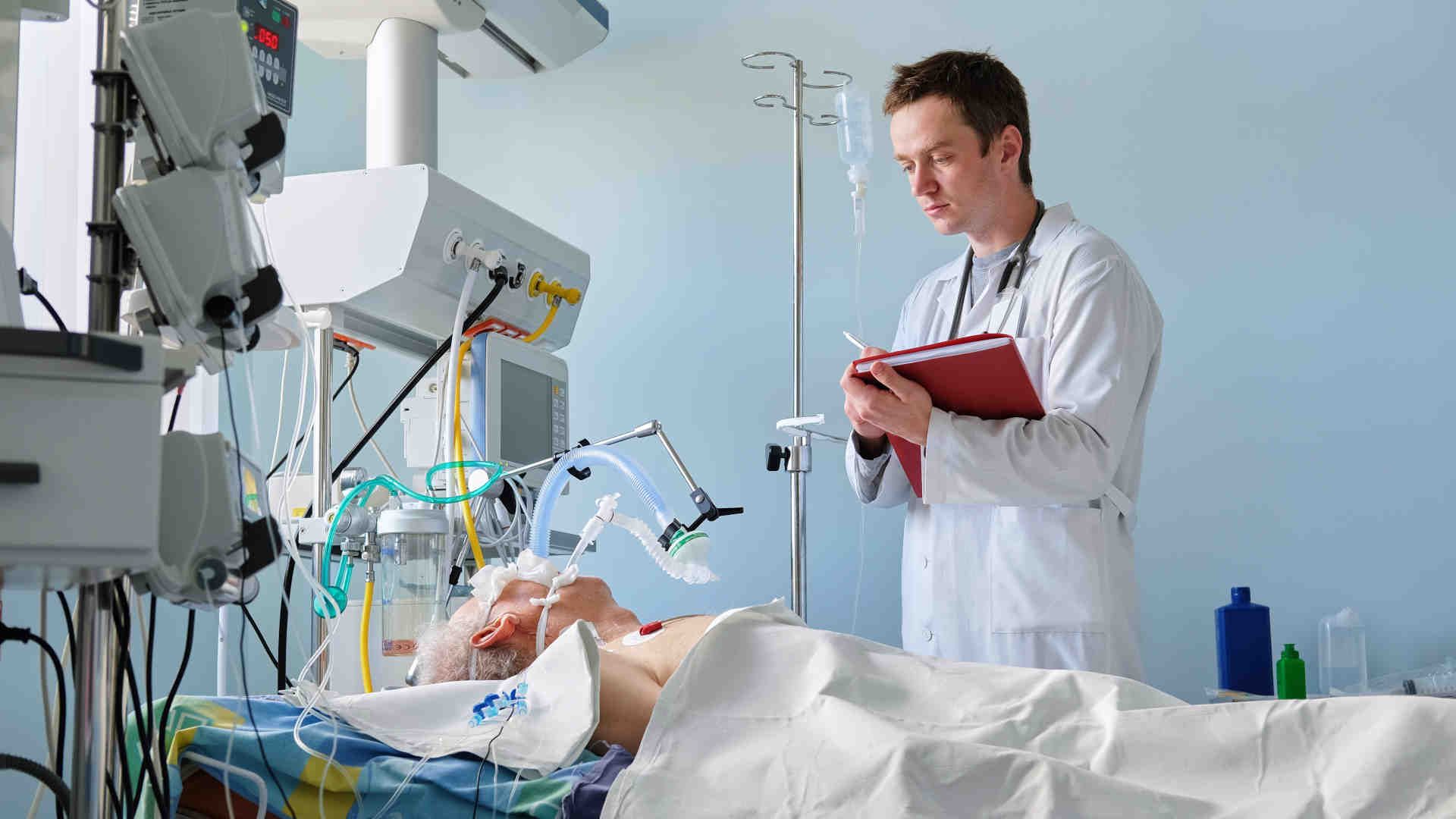 Doctor on ward round in the ICU